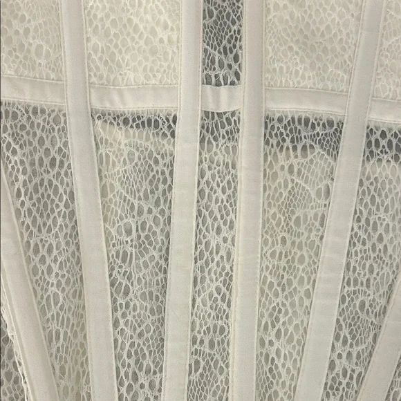Elegant Cream Lace Corset Top - Picture 3 of 3